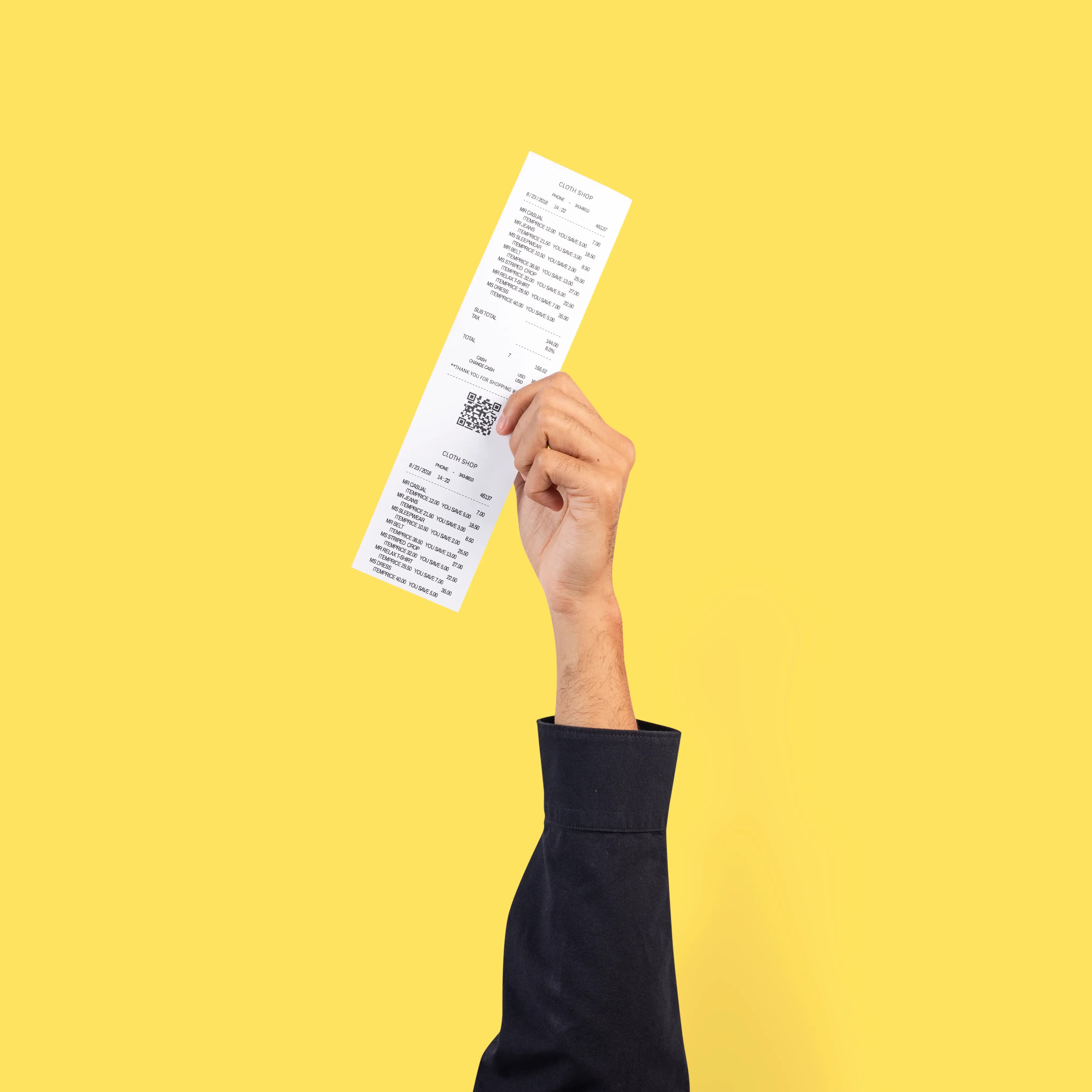 Persona gestionando de forma autónoma su firma electrónica con documentación e identidad verificada en línea